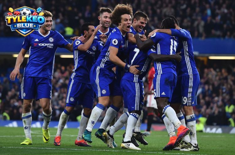 Các cầu thủ Chelsea ăn mừng sau khi ghi bàn, thể hiện sức mạnh hàng công và tinh thần thi đấu 