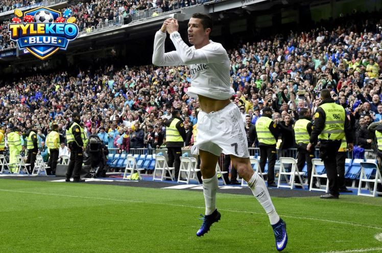  Cristiano Ronaldo ăn mừng bàn thắng trong màu áo Real Madrid – một trong những chân sút vĩ đại nhất LaLiga.