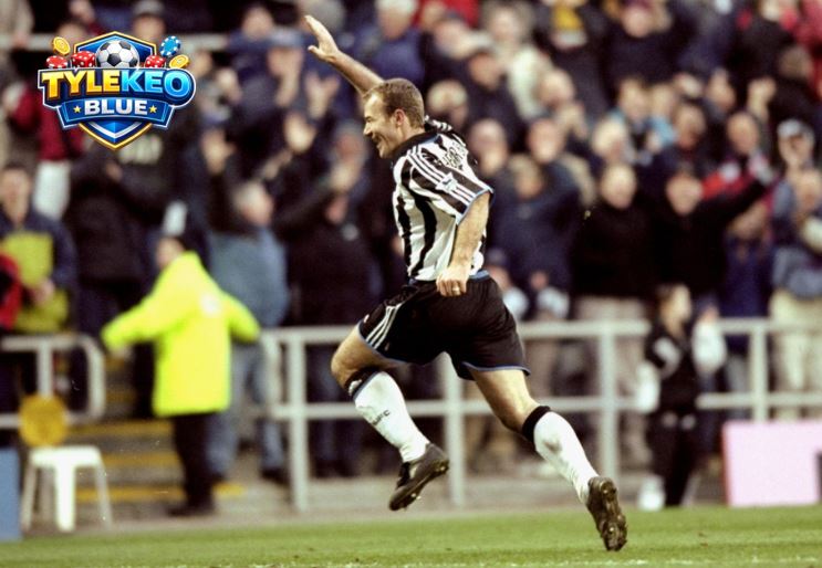  Huyền thoại Alan Shearer với động tác ăn mừng giơ tay quen thuộc